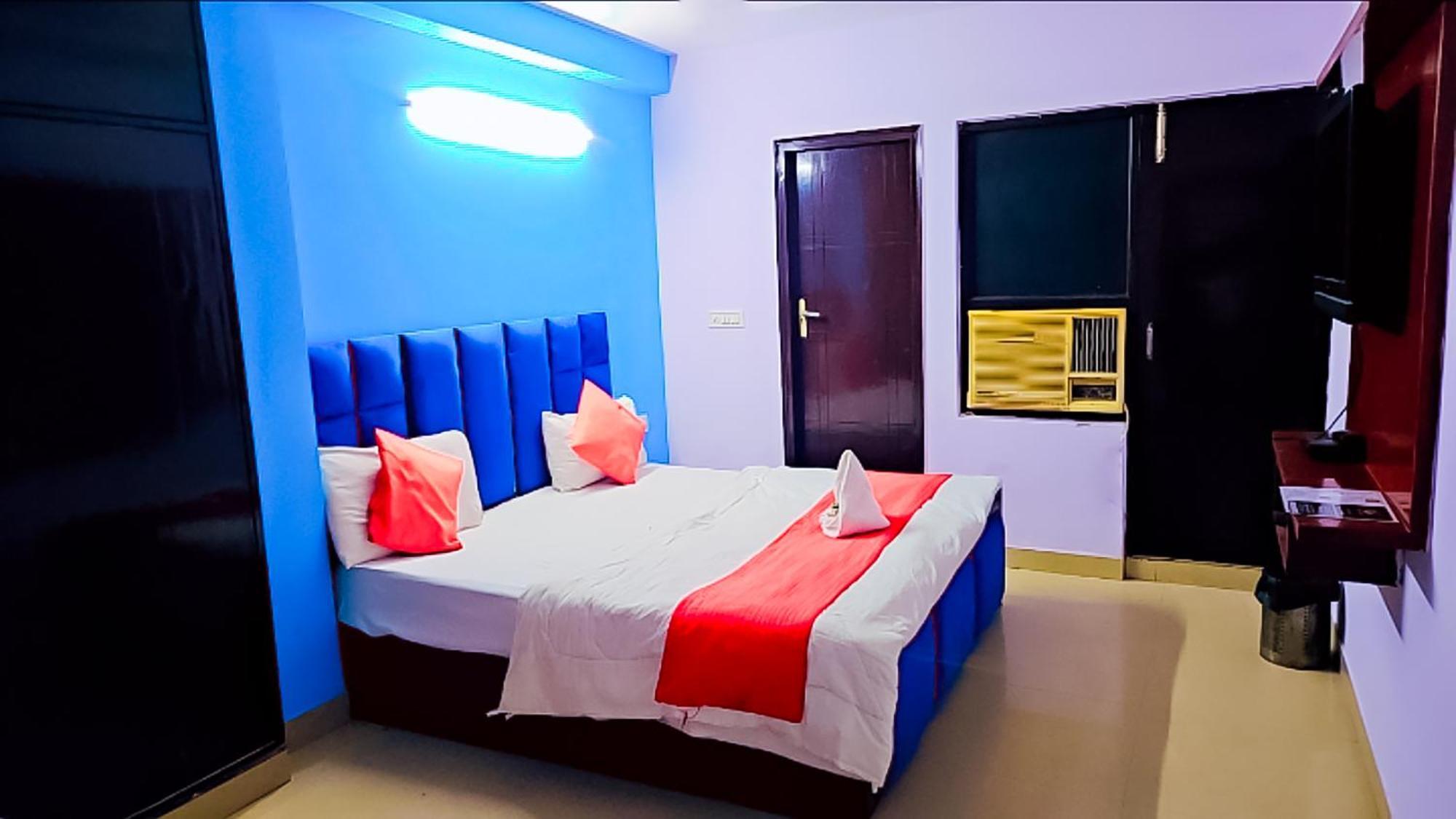 Happy Inn - Near Saket Metro Nueva Delhi Exterior foto