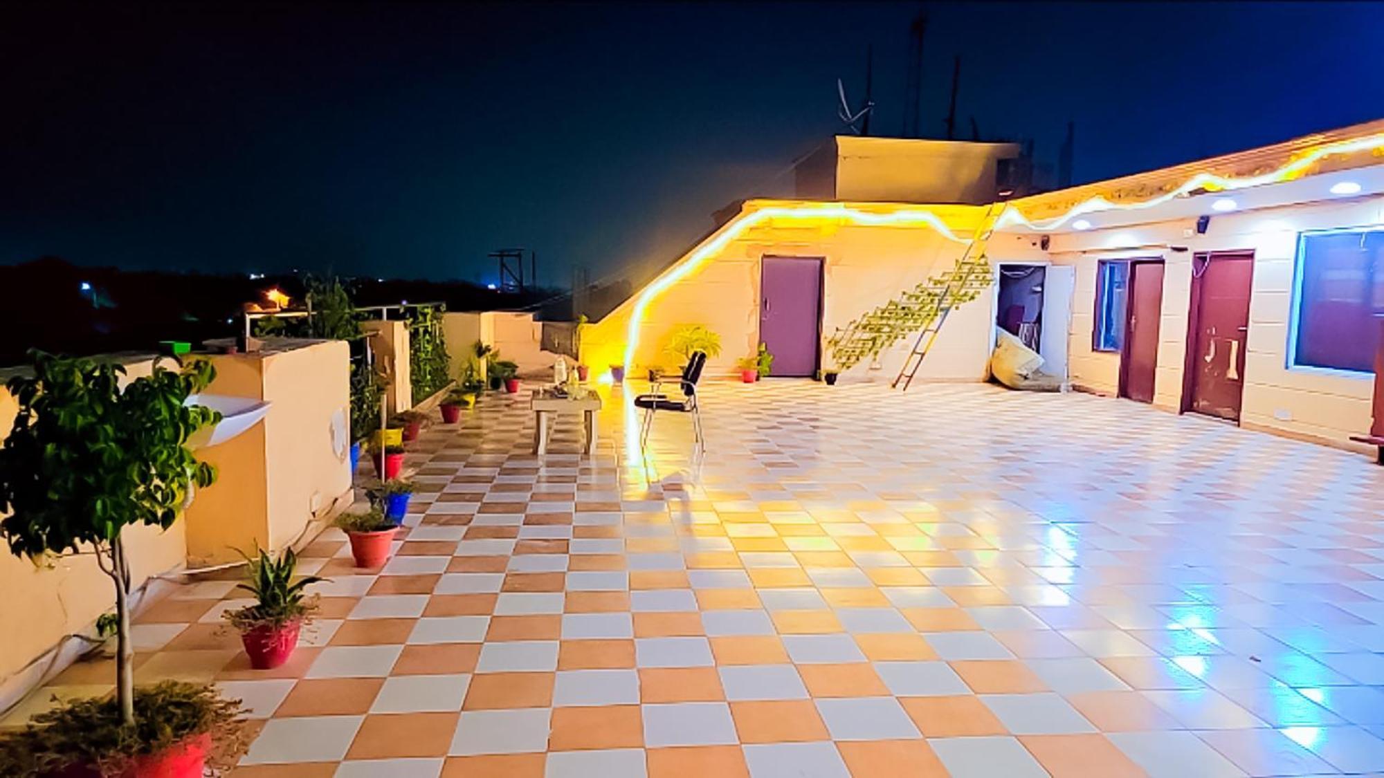 Happy Inn - Near Saket Metro Nueva Delhi Exterior foto