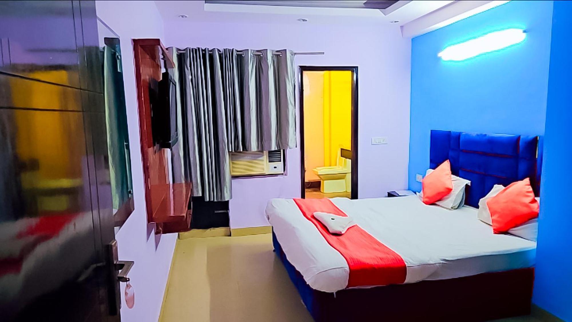 Happy Inn - Near Saket Metro Nueva Delhi Exterior foto