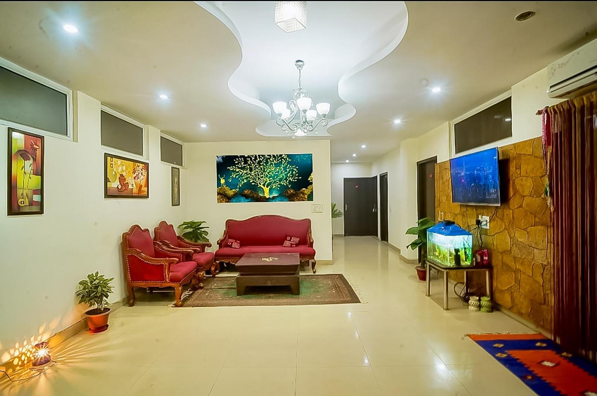 Happy Inn - Near Saket Metro Nueva Delhi Exterior foto